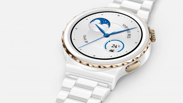 <b>Huawei Watch GT 3 Pro devine oficial: ceas inteligent cu ecran AMOLED, EKG, titaniu, scufundări avansate</b>Huawei a ţinut un eveniment important astăzi, în cadrul căruia a prezentat atât tableta MatePad 10, cât şi ceasul Huawei Watch GT 3 Pro. Acesta vine în continuarea modelelor GT3 deja testate de noi şi plusează la capitolul eleganță şi fineţe
