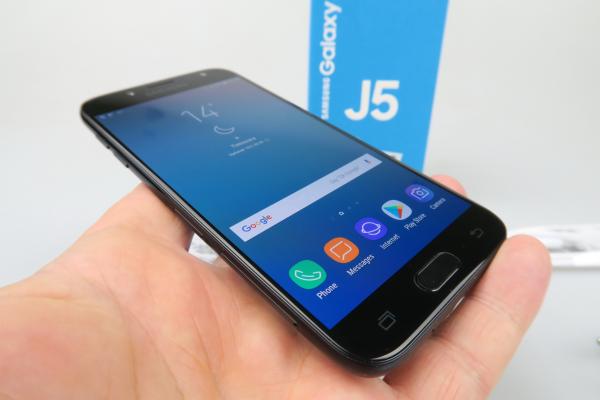 Samsung Galaxy J5 (2017) Unboxing: următorul nivel de low midrange face şi Galaxy A să pălească puţin (Video)