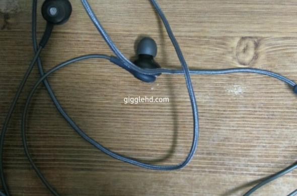 Căşti AKG Samsung Galaxy S8 (accesorii): s8-akg-earphones-3.jpg