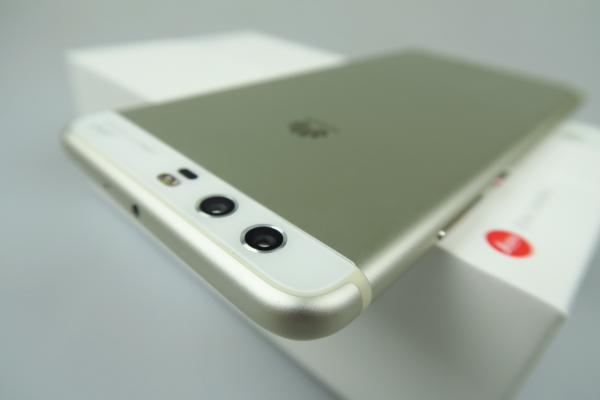 Huawei P10 Plus Unboxing:  mai bun, mai bine dotat decât P10, nu chiar mult mai mare (Video)