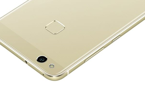 Huawei P10 lite este listat de un retailer italian la prețul de 349 euro; ar debuta comercial din 11 aprilie