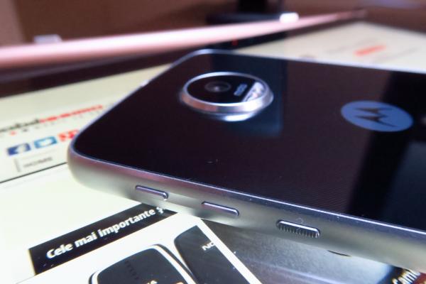 Motorola Moto Z Play: Design care provoacă pasiuni şi controverse