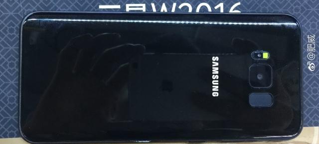 Samsung Galaxy S8 apare într-o nuanţă leită Jet Black, de care suntem siguri că Apple nu va fi mulţumită