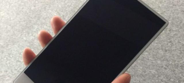 Compania chineză UMIDIGI lucrează la un telefon cu ecran în stil Xiaomi Mi MIX, dar şi cu cameră duală în spate; Se numeşte C Note
