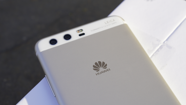 <b>Huawei P10 ajunge la precomandă la Vodafone UK; disponibil doar cu abonament momentan</b>La câteva săptămâni de la debutul internațional ce a avut loc în cadrul târgului de tehnologie Mobile World Congress 2017 din Barcelona, iată că Huawei P10 începe a fi listat la precomandă pe plan european. Prin intermediul operatorului Vodafone UK