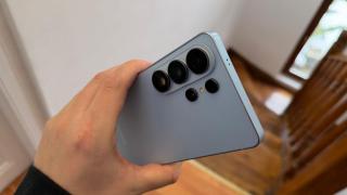 Samsung umblă la detaliile pe care nu le vezi; Galaxy S27 Ultra ar putea avea camere mai subțiri și mai puține reflexii