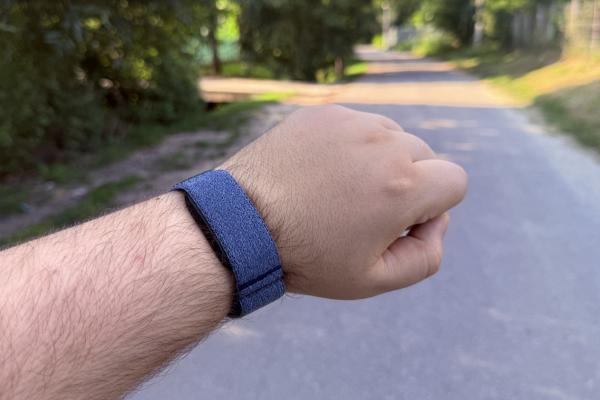 Prezentare Garmin CIRQA: Brățara fără ecran care îți monitorizează corpul, fără să-ți ocupe atenția