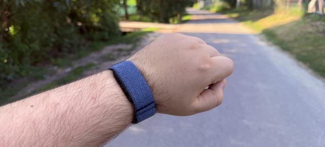 Prezentare Garmin CIRQA: Brățara fără ecran care îți monitorizează corpul, fără să-ți ocupe atenția