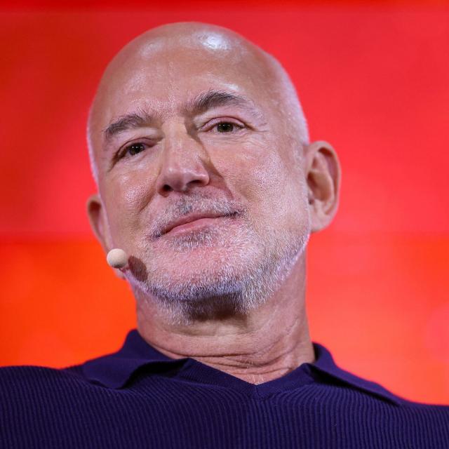 Jeff Bezos vinde acțiuni Amazon în valoare de 4,1 miliarde de dolari