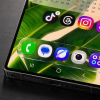 Cum faci One UI să arate ca din sticlă: trucul din spatele clipului viral cu Galaxy S25 Ultra