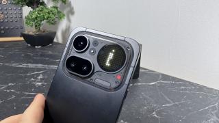 Nothing se pregătește să accelereze în 2027; două telefoane noi au apărut deja în baza IMEI