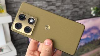 Motorola Signature începe să primească Android 17; Promisiunea celor 7 ani intră în primul test