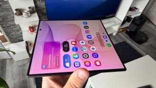 Samsung repornește o fabrică OLED pusă pe pauză în 2021 - piața OLED pentru pliabile s-ar putea dubla până în 2030