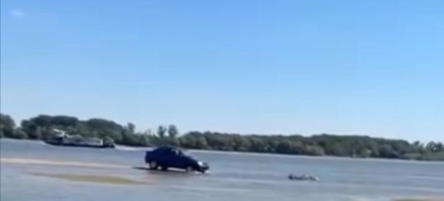 De la Nürburgring la Dunărea secată: încă o aventură improbabilă pentru Dacia Logan (video)