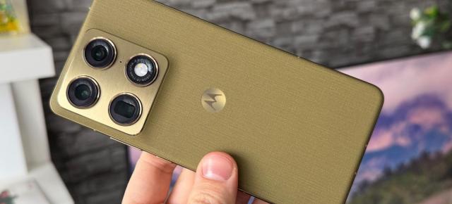 Motorola Signature începe să primească Android 17; Promisiunea celor 7 ani intră în primul test