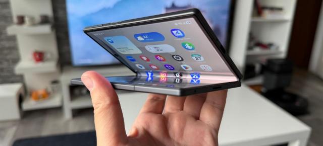 iFixit desface Samsung Galaxy Z Fold8: doar 4/10 la reparabilitate, cu probleme la praf și ecranul pliabil (video)