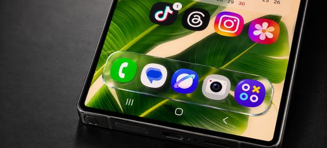 Cum faci One UI să arate ca din sticlă: trucul din spatele clipului viral cu Galaxy S25 Ultra