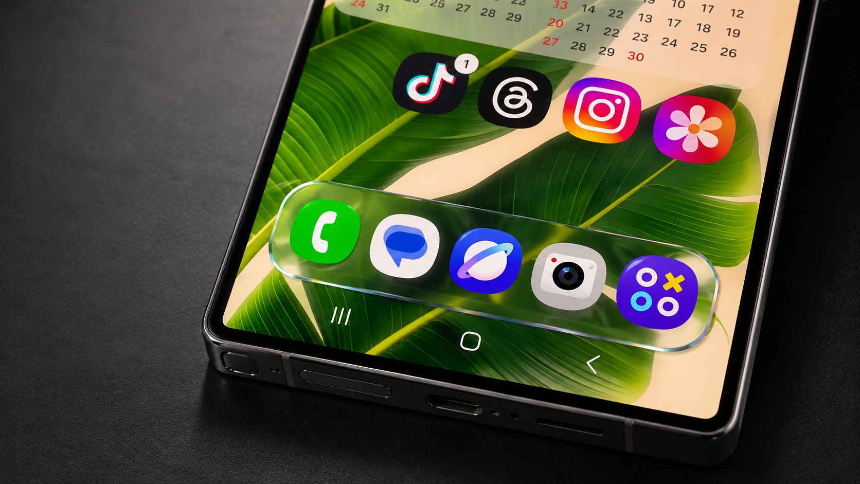Cum faci One UI să arate ca din sticlă: trucul din spatele clipului viral cu Galaxy S25 Ultra