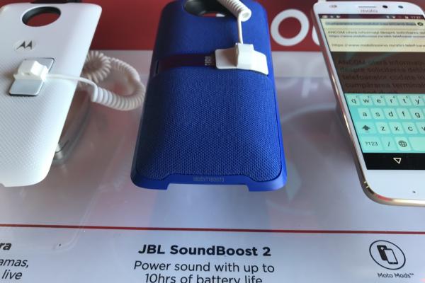 Motorola Mod: JBL SoundBoost 2