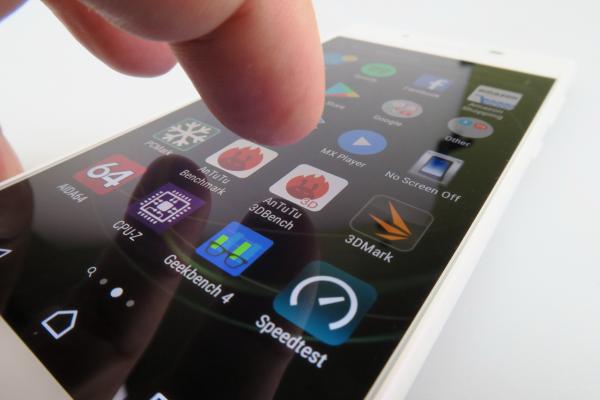 Sony Xperia L1: Benchmark-uri modeste, temperaturi exagerate