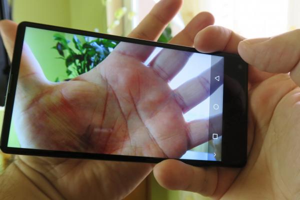 Bluboo S1: Display Sharp bun şi imersiv