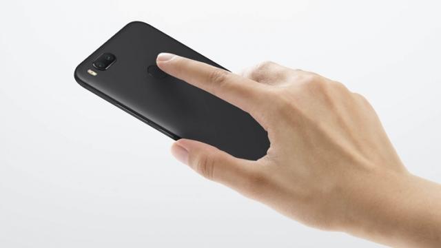 <b>Preț și disponibilitate Xiaomi Mi A1 în România și China</b>Nu demult cei de la Xiaomi au anunțat și lansarea smartphone-ului Xiaomi Mi A1, primul terminal din portofoliul chinezilor ce rulează Android stock grație programului Android One din care face parte. Pentru că mulți dintre voi sunteți interesați de 