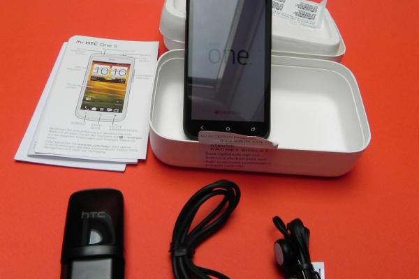 HTC One S - Unboxing