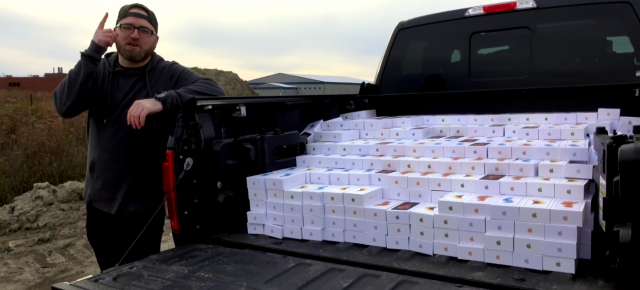 Mama şi tatăl tuturor giveaway-urilor e aici! Unbox Therapy oferă o camionetă plină de iPhone-uri 6S! (Video)