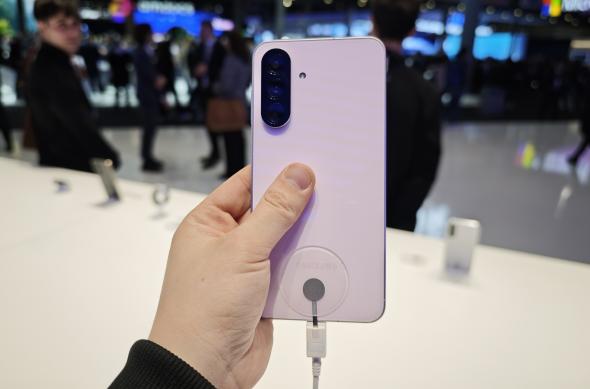 Samsung Galaxy A56 la MWC 2025: Xiaomi-15_36.jpg