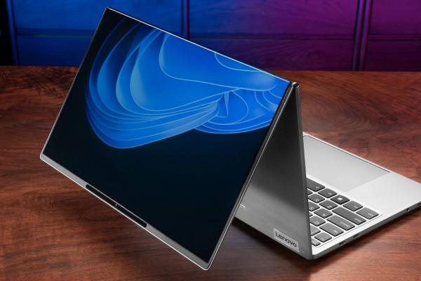 MWC 2025: Lenovo prezintă laptopul cu ecran pliabil de 18 inch, ThinkBook Flip; Sosește și ThinkBook 3D (Concept)