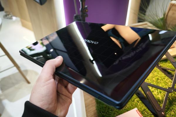 Lenovo Yoga Solar PC: Laptopul cu alimentare solară prezentat la MWC 2025 (video)