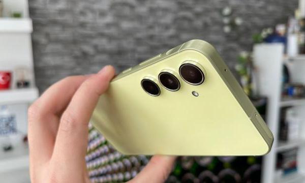 RESIGILATUL ZILEI #3: Samsung Galaxy A55 – Performanță, Design Premium și Autonomie Extinsă