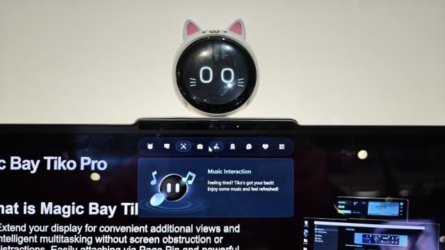 <b>Lenovo ThinkBook 16p Gen 6 prezentat la MWC 2025; Laptop puternic cu accesorii modulare și AI</b>Sunt la MWC 2025 în Barcelona, la standul Lenovo, unde am pus mâna pe ThinkBook 16p Gen 6, un laptop de performanță pentru profesioniști, dar cu un concept inedit: accesorii modulare Magic Bay. Cel mai interesant dintre ele este Tico, un asistent emoționa