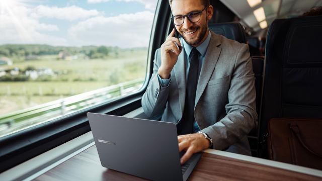 ASUS ExpertBook B5 aduce AI în zona laptopurilor business; Performanță optimizată cu Intel Core Ultra și securitate enterprise