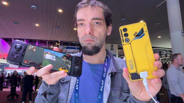 <b>Nubia Neo 3 GT, video hands-on de la MWC 2025: Un smartphone de gaming accesibil, cu butoane trigger și accesorii dedicate disponibile</b>În cadrul MWC 2025 a fost prezent ZTE, producător ce a anunțat multe device-uri nubia interesante. În lumina reflectoarelor se află o serie de telefoane de gaming accesibile (Nubia Neo 3). Din acest lineup face parte și Nubia Neo 3 GT, cel mai bine dotat