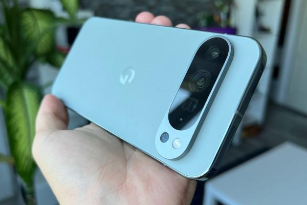 Google Pixel 9 Pro XL: Design de robot din Futurama, geeky şi premium