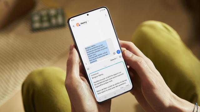 <b>Samsung Galaxy S25 Ultra apare în prima imagine şi aduce schimbări de design, ergonomie</b>Samsung Galaxy S25 Ultra  nu a mai fost subiect de scăpări şi zvonuri de ceva vreme, dar ne luăm azi porţia, mulţumită celebrului zvonac Ice Universe. E vorba despre o primă imagine cu telefonul flagship Samsung din 2025, mai precis o randare