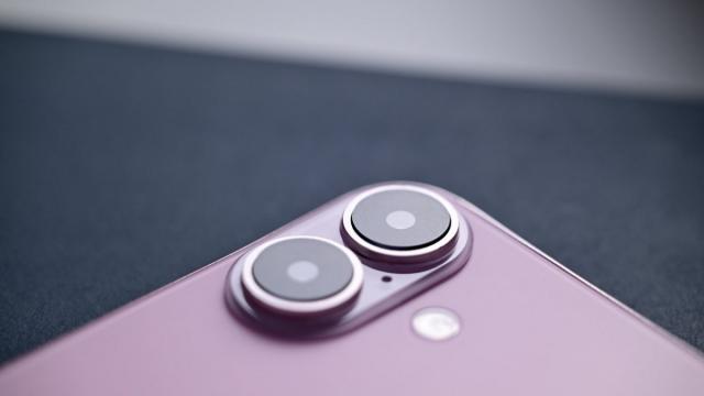 <b>Seria de telefoane iPhone 16 își dezvăluie specificațiile foto; Avem Capture Button pe toate cele 4 modele</b>Deși pare greu de crezut, ne mai despart doar două săptămâni până la debutul seriei de smartphone-uri iPhone 16, iar pe seama leak-urilor am aflat multe dotări cheie în ultima perioadă. De departe cel mai important detaliu 