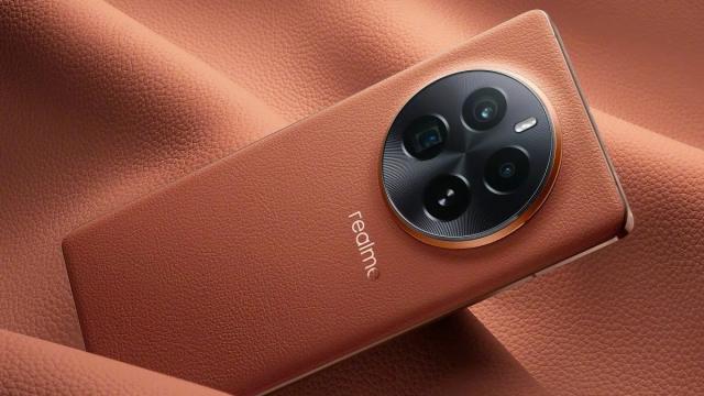 <b>realme GT 7 Pro are cameră periscop Sony Lytia, încărcare la 100W şi ecran nou BOE</b>realme GT 7 Pro va fi următorul telefon important al companiei chineze şi azi aflăm noi dotări ale sale. După nume sună chiar a flagship şi descoperim că are şi cameră periscop, dar şi un ecran nou BOE şi încărcare ultra rapidă

