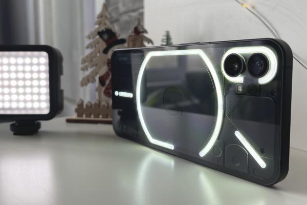 Nothing Phone (1): Design pe care nu ai cum să îl uiţi sau ignori