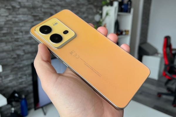 vivo X80 Lite Unboxing: primiţi cu selfie phone-ul chiar şi de Crăciun? (Video)