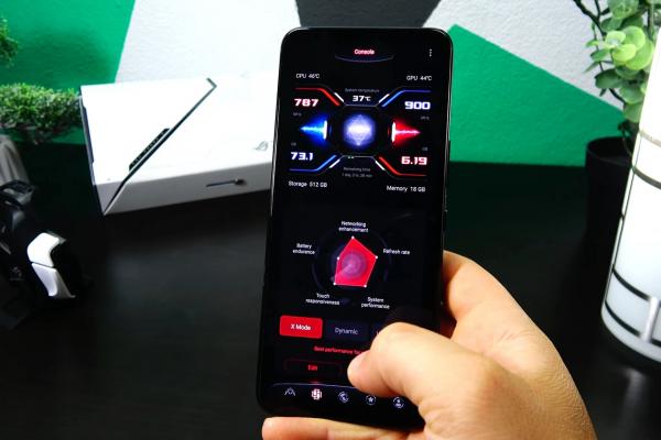 ASUS ROG Phone 6 Pro: OS, UI, aplicaţii gravitând în jurul unui hub de gaming bine organizat