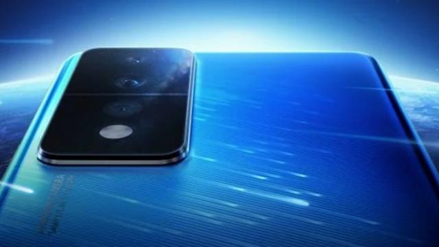 <b>Honor 80 GT va debuta pe 26 decembrie; Noul smartphone de gaming primește un teaser oficial, designul său fiind dezvăluit</b>Recent scriam despre Honor 80 GT, un nou smartphone care urmează să debuteze curând în China. Am aflat câteva detalii cu privire la specificațiile sale, dar iată că Honor a confirmat azi lansarea sa. Noul model de gaming a primit un teaser, designul său