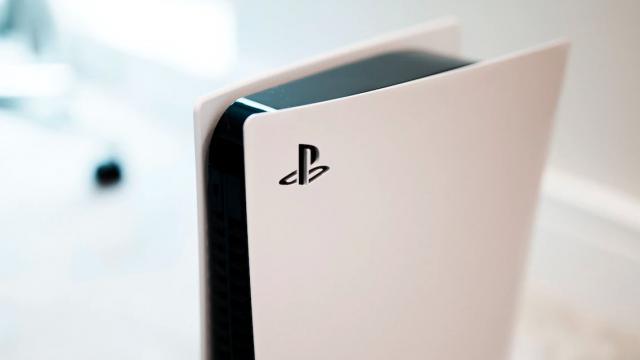 <b>Sony ne promite pentru 2023 "ceva" care merită așteptarea; Ar putea sosi PlayStation 5 Pro sau un PS5 Slim</b>Un produs pe care și eu îl aștept cu sufletul la gură este mai degrabă un PlayStation 5 Slim decât un pliabil Apple, consolă care ar putea fi mai aproape decât credeam. De această dată nu mai vorbim despre simple zvonuri sau leak-uri