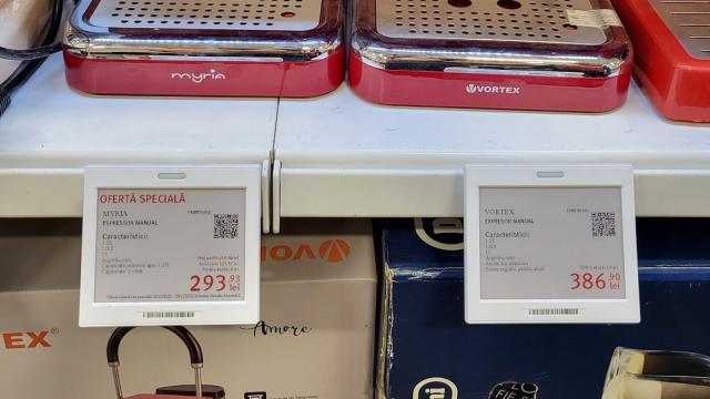 <b>Acelaşi produs, două preţuri diferite: cazul espressorului Myria şi Vortex la Altex</b>Cineva ne-a semnalat pe grupul de Facebook Mobilissimo.ro o trăznaie. Se pare că la unul dintre magazinele Altex a găsit două espressoare manuale, unele identice, dar cu preţ şi branding diferit. Primul este modelul Myria, cu capacitate de 2 ceşti