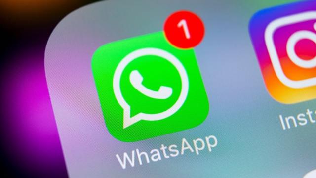 <b>Iată lista smartphone-urilor care nu vor mai suporta WhatsApp din 1 ianuarie 2023</b>Anul nou vine cu noutăți de la WhatsApp, serviciul de mesagerie urmând a nu mai fi suportat de smartphone-uri cu Android sau iOS mai vechi. Nu știm însă în ce măsură vor fi afectați potențialii utilizatori întrucât lista include smartphone-uri destul