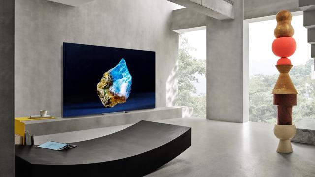 <b>CES 2023: Samsung aduce noua generație de televizoare Quantum Dot OLED în Las Vegas plus noi modele QLED 8K, micro LED</b>Samsung nu putea lipsi de la CES 2023, iar pe lângă monitoare și tot soiul de electrocasnice inteligente, a adus la fața locului în Las Vegas și noi televizoare. Pe listă avem cea de-a doua generație de modele Quantum-Dot OLED