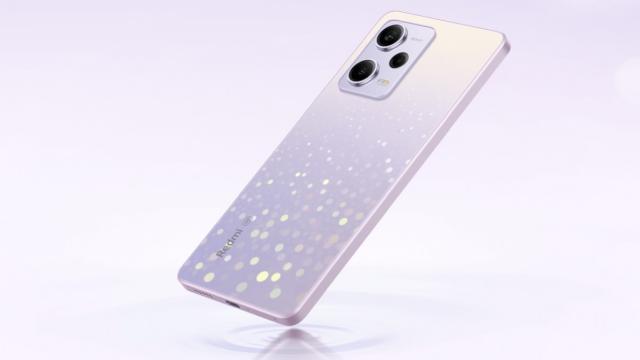 <b>Redmi Note 12 debutează global, o serie ce include telefoanele Note 12, Note 12 Pro și Note 12 Pro+; Ce schimbări avem față de modelele din China?</b>Finalul lunii octombrie nu a fost marcat doar de Halloween, ci și de lansarea telefoanelor din seria Redmi Note 12. Fast-forward în ianuarie 2023 și iată că avem aceste smartphone-uri lansate global, prima piață care le primește fiind India acolo 