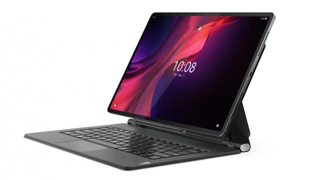 <b>CES 2023: Noua tabletă Lenovo Tab Extreme vine cu ecran OLED de 14.5 inch (120Hz), 8 difuzoare JBL și autonomie de 12 ore</b>Sunt noutăți cu adevărat interesante și din partea celor de la Lenovo, care au venit la CES 2023 cu o mulțime de produse printre care și tableta Lenovo Tab Extreme. Aceasta pare a fi dezvoltată drept rival pentru Galaxy Tab S8 Ultra 