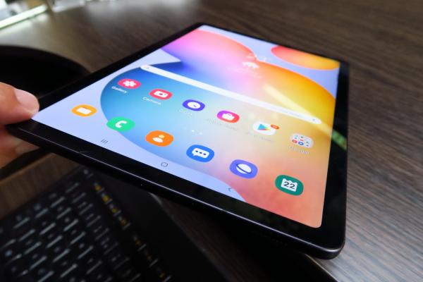 Samsung Galaxy Tab S6 Lite: Hardware bunicel, compromisuri la ecran, CPU